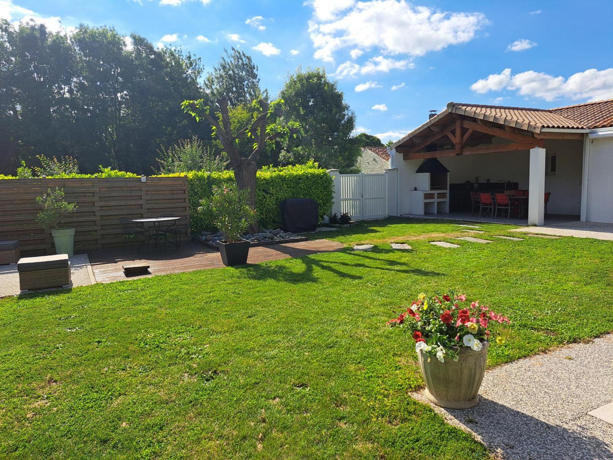 Aigrefeuille-dʼAunis Chambre D Hote La Riviere 45M2 Jardin Et Piscine מראה חיצוני תמונה